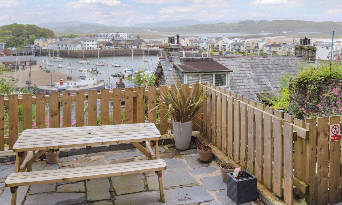 Borth-y-Gest Cottage | 4 bedroom accommodation in Porthmadog