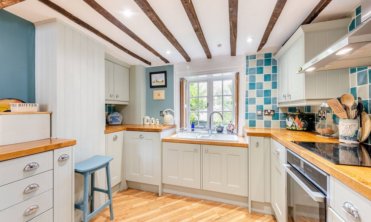 Pulborough Cottage | 4 bedroom accommodation in Codmore Hill, near Pulborough