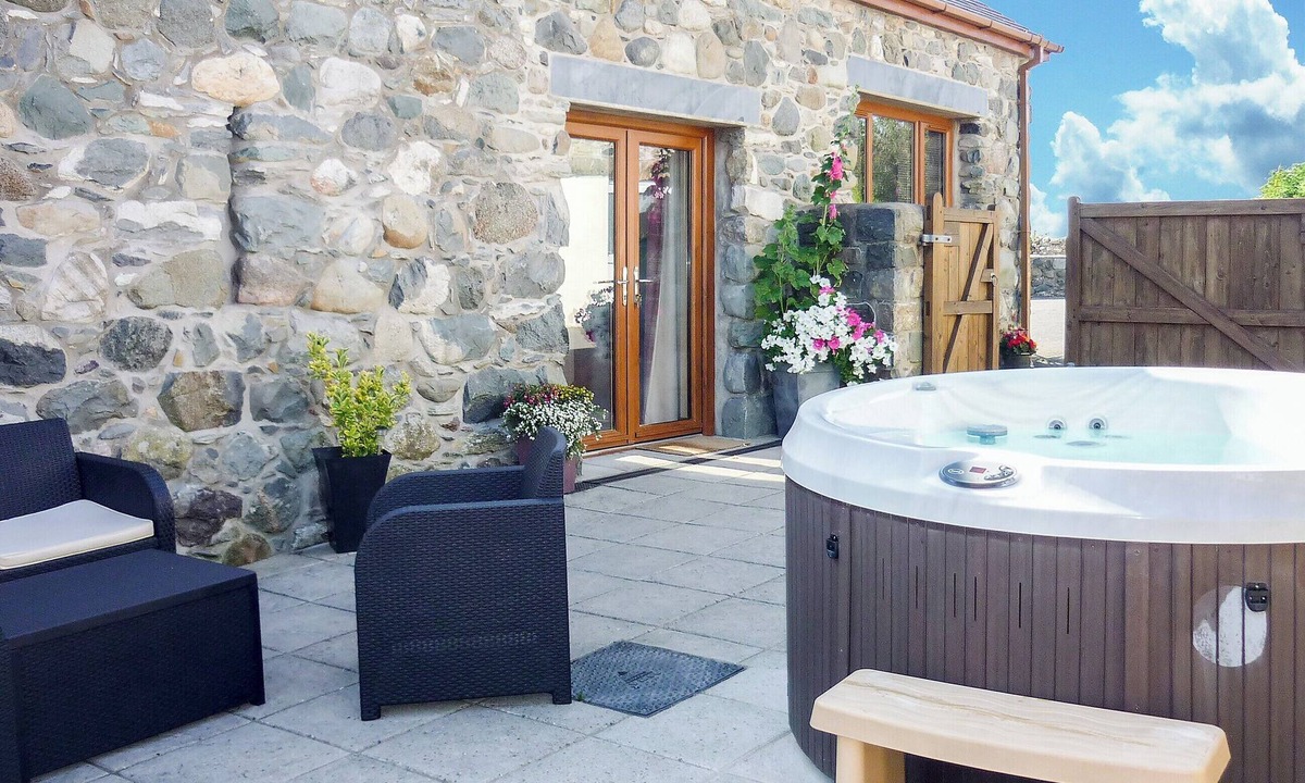 Llandwrog Cottage | 4 bedroom accommodation in Llandwrog, near Caernarfon
