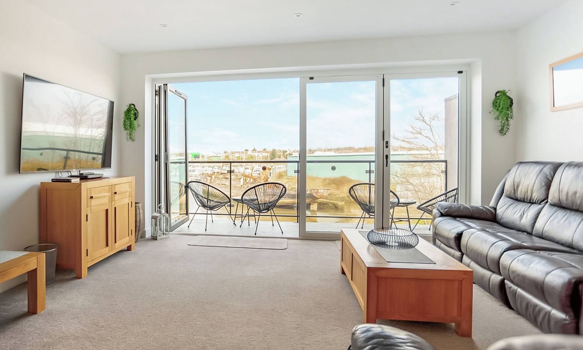 Oulton Broad Cottage | 4 bedroom accommodation in Lowestoft