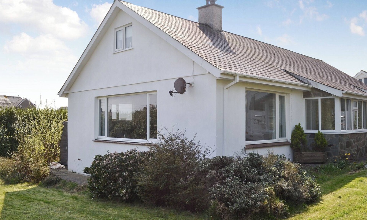Criccieth Cottage | 4 bedroom accommodation in Criccieth, near Porthmadog