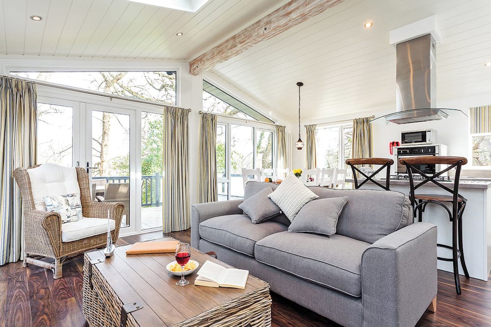 Ryde Ski Chalet | 4 bedroom accommodation in Wootton Bridge, Nr Cowes