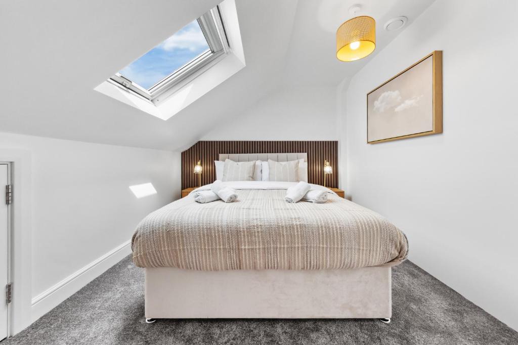 Enfield Highway Apartment | 4-BR I Extended Stays I Driveway Parking Available