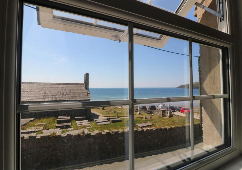 Aberdaron House | 4 Bryn Llan