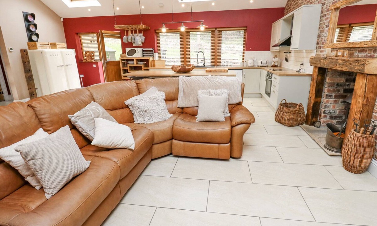 Hollow Meadows Cottage | 4 Pheasant Lane