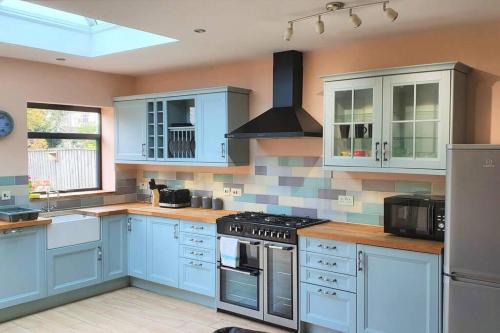 Swindon House | 5 Bed, 2 Bath Home + Terrace, Garden & Parking