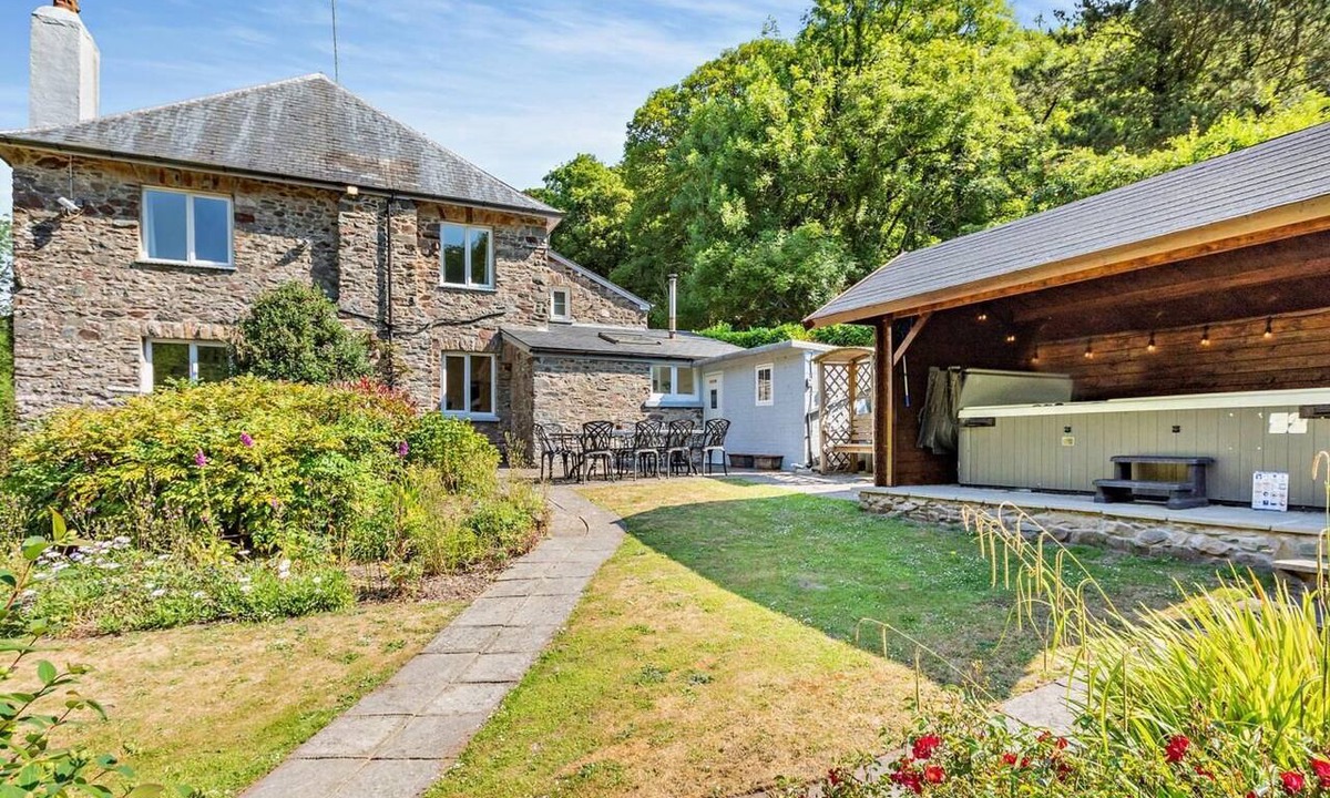 Trentishoe Cottage | 5 Bed in Barnstaple (oc-92268)