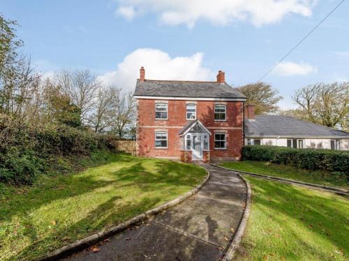 Holsworthy House | 5 Bed in Holsworthy oc-79454