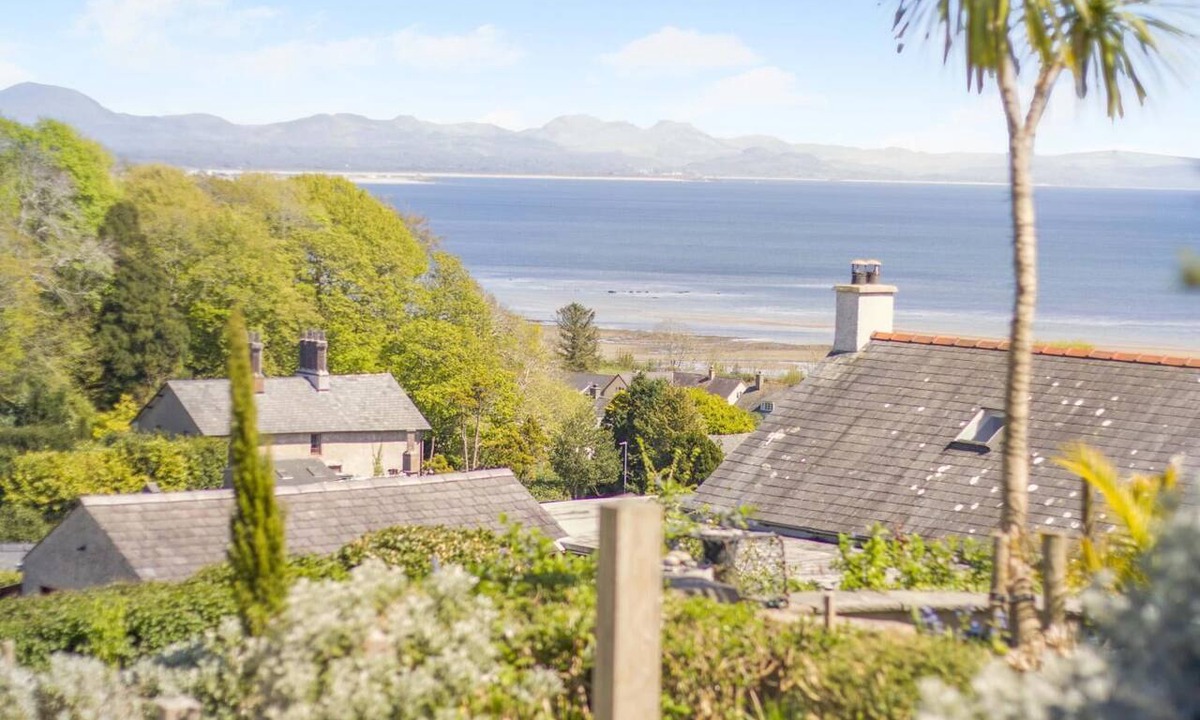Llanbedrog Cottage | 5 Bed in Llanbedrog (oc-t41745)