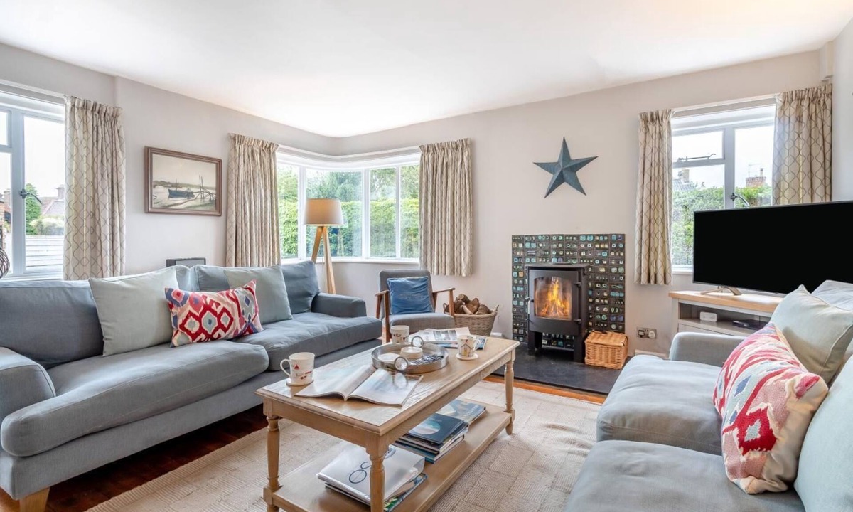 Walberswick Cottage | 5 Bed in Walberswick (oc-hlodg2)