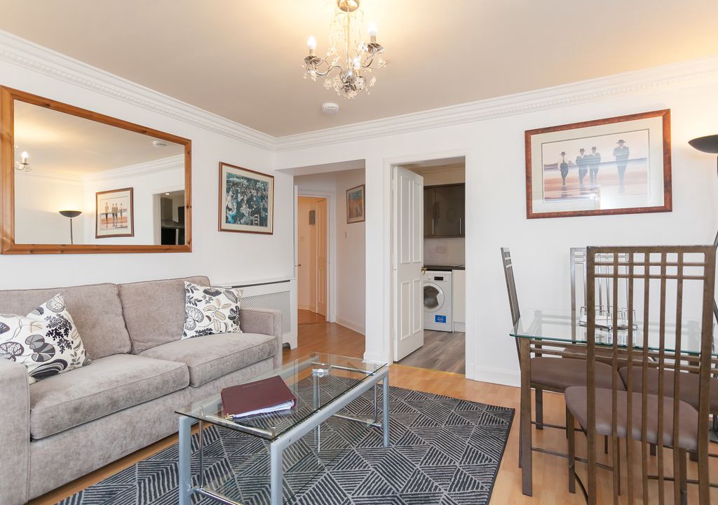 Dalry Apartment | 51/31 Caledonian Crescent