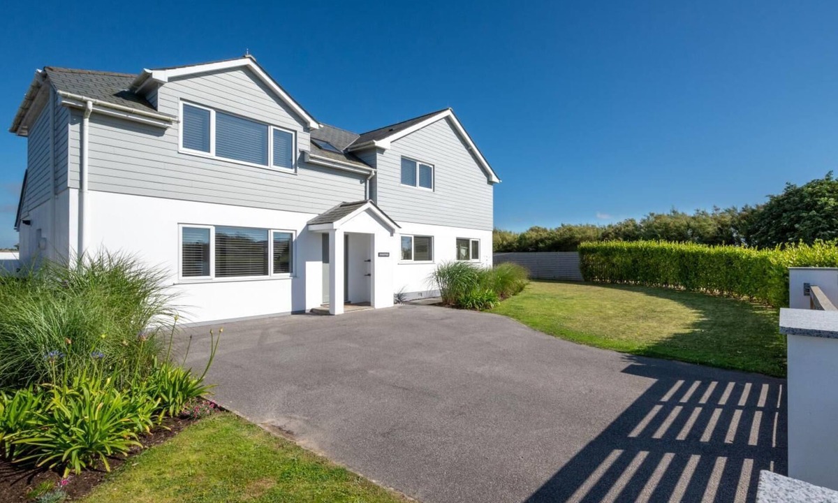Constantine Bay Cottage | 6 Bed in Constantine Bay (oc-p00571)