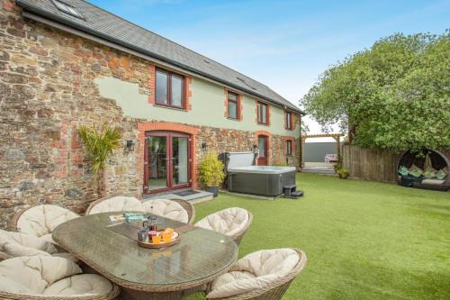 Holsworthy House | 6 Bed in Holsworthy oc-s41430