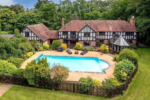 Long Barn House | 6 Bed in Taunton oc-b34095