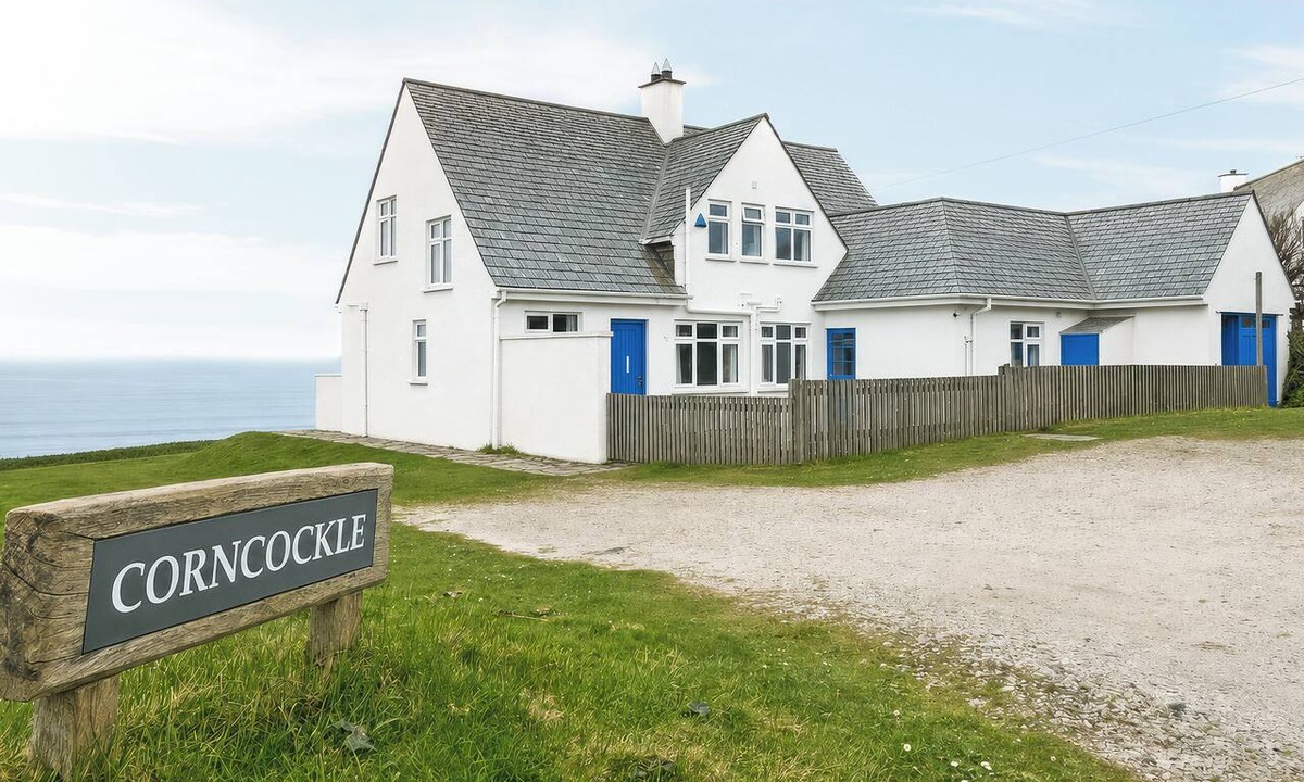 Trebetherick Cottage | 6 bedroom accommodation in Trebetherick, near Wadebridge