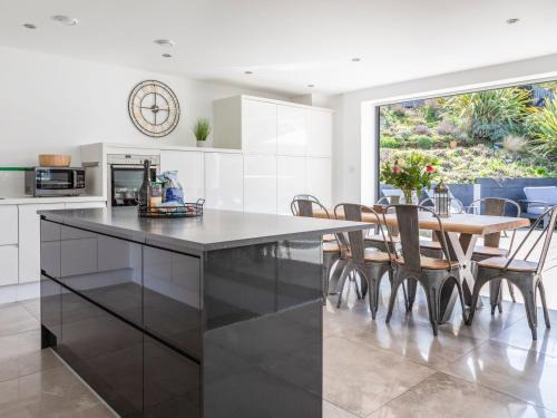 Challaborough House | 7 Beachdown