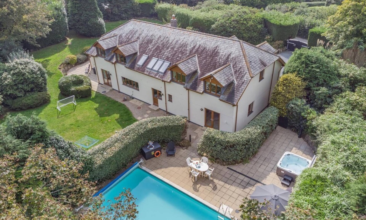 Tresowes Cottage | 7 Bed in Ashton (oc-p00891)