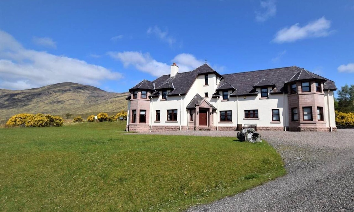 Invergarry Cottage | 7 Bed in Invergarry (oc-ca196)