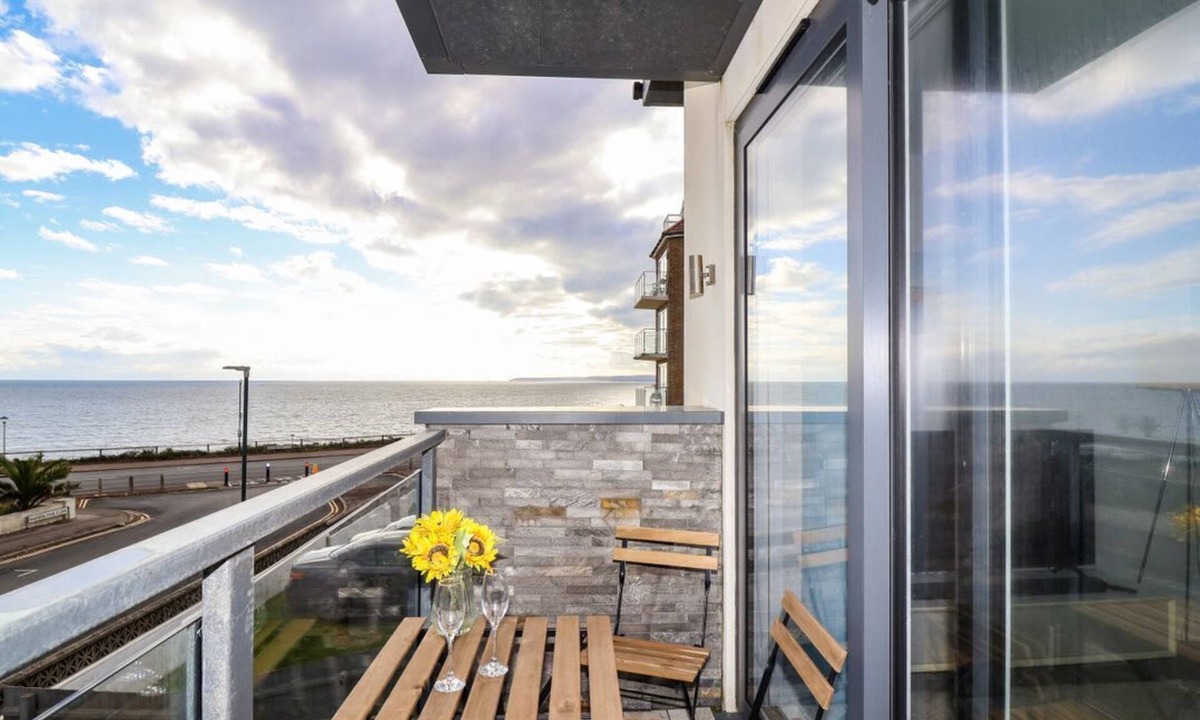 Southbourne Apartment | 7 Warren Edge Close, in Dorset
