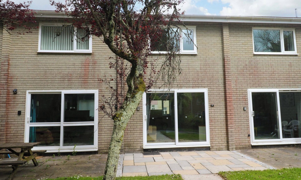 Saint Columb Major Cottage | 87 ATLANTIC REACH, pet friendly, with a garden in Indian Queens