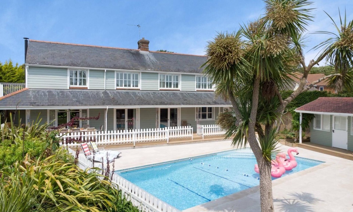 Bembridge Cottage | 9 Bed in Bembridge (oc-f31860)