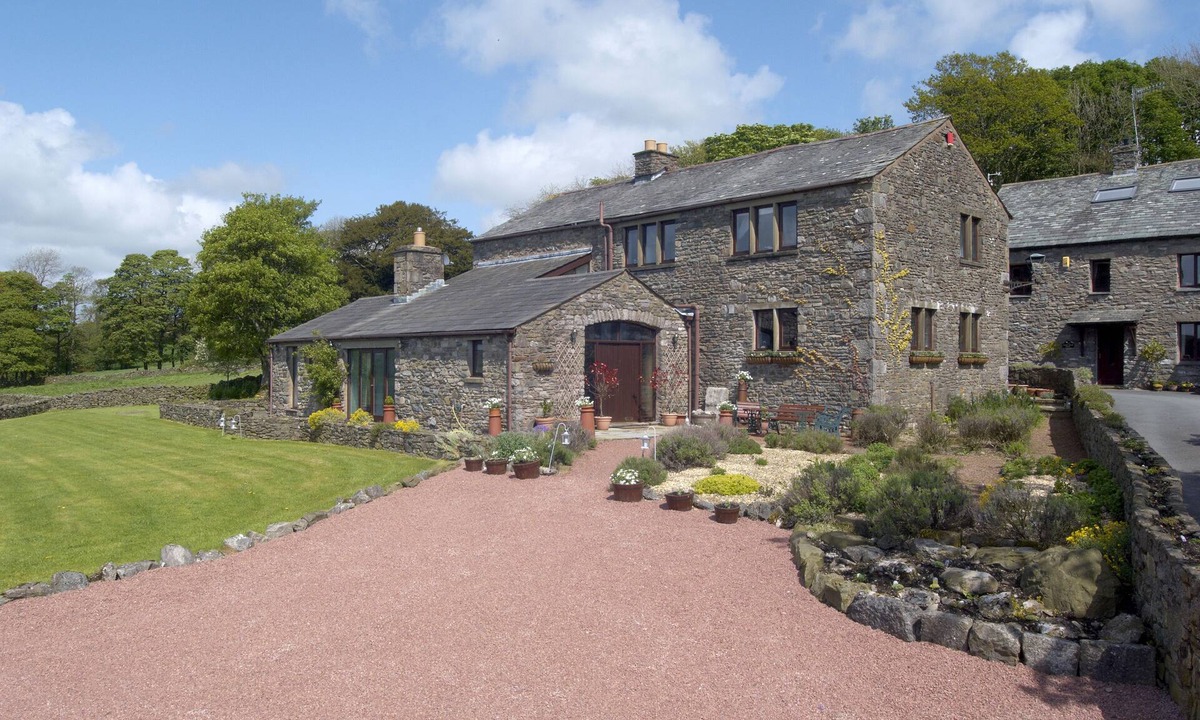 Kendal House | A Luxury barn conversion ideal for visits to the Lake District, accommodates 8