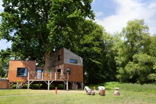 West Buckland Other | A Romantic Luxury Treehouse with Hot Tub