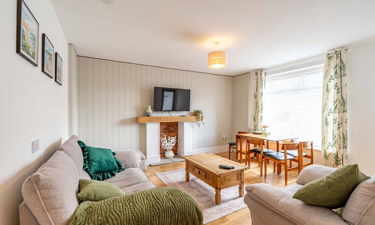 Mortehoe Apartment | A thoughtfully designed seaside retreat for 4 in central Woolacombe
