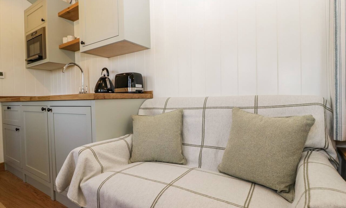 Weston-super-Mare Cottage | Acorn