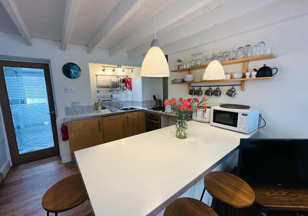 Mabe House | Alexander cottage