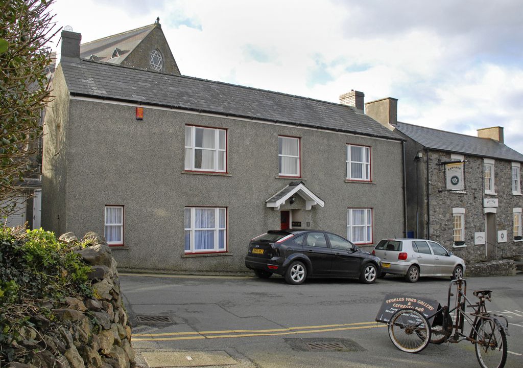St Davids Cabin | Allt yr Afon - Five Bedroom Cottage, Sleeps 8