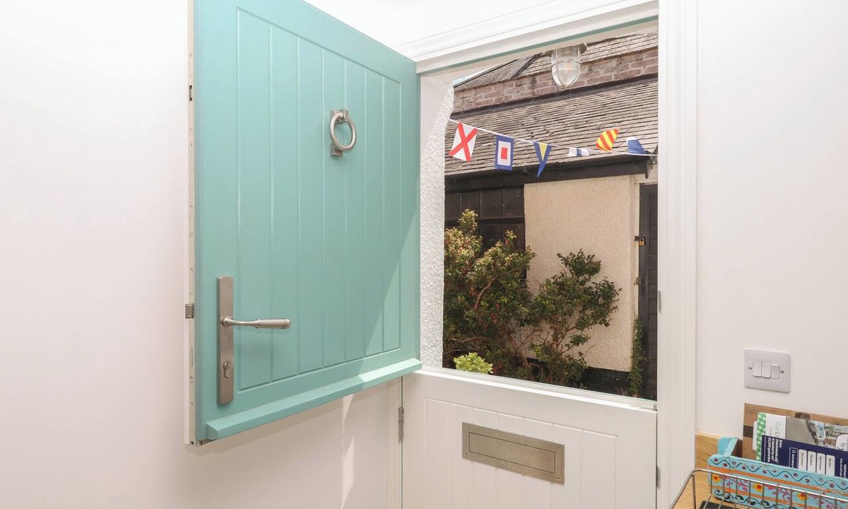 Lympstone Cottage | Alongside