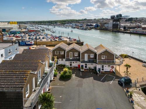 East Cowes House | Anchor Cottage