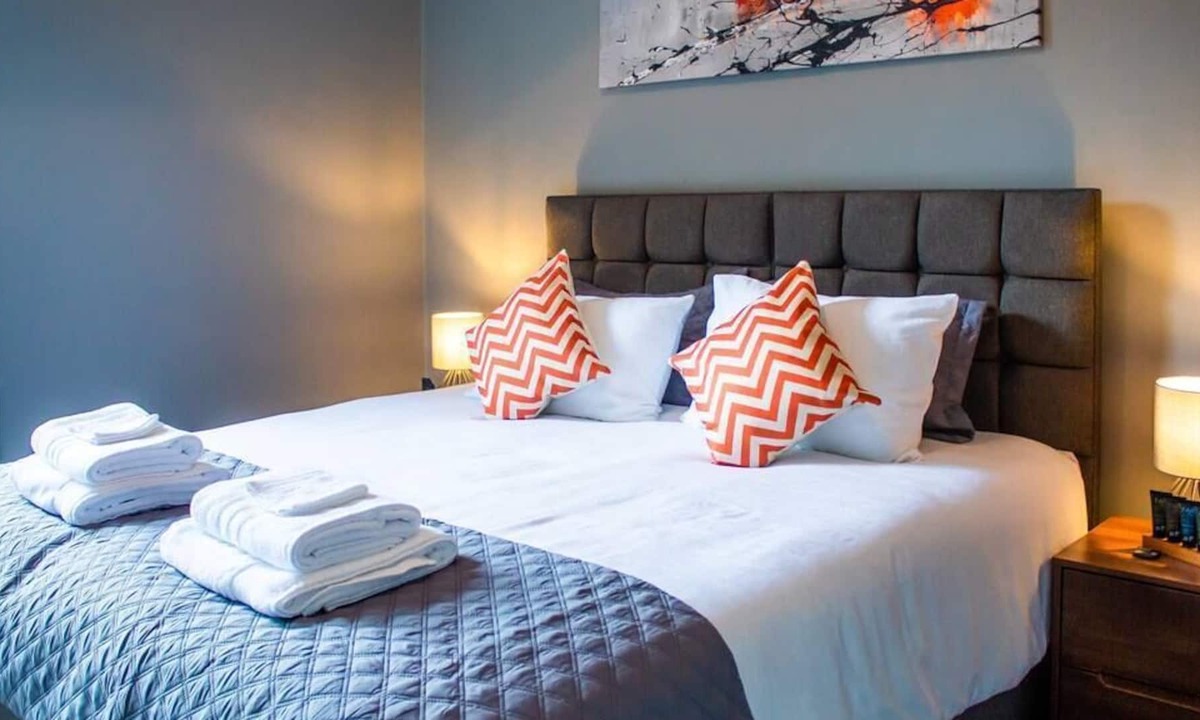 Shawlands Apartment | Anchored | Spacious Apartment in Glasgow's Southside
