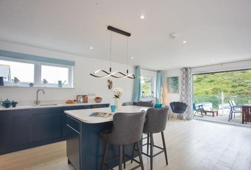 Polzeath House | Anneth Lowen