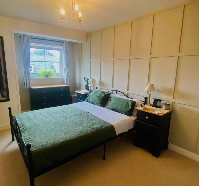 Redhill Apartment | Apartment Sleeps 4 with Parking