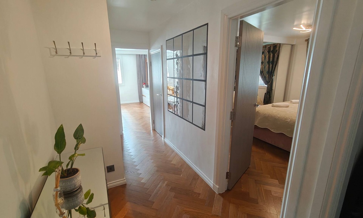 Clydebank Apartment | Apartment Sleeps 6 With Wifi