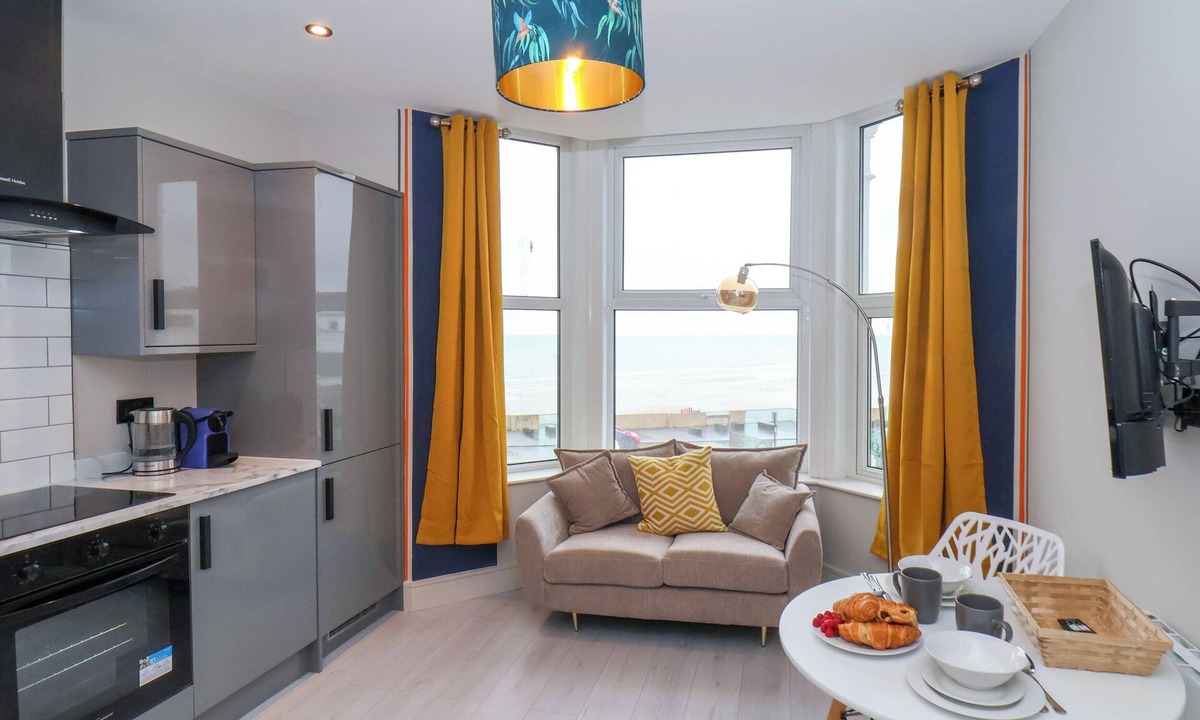 Bridlington Cottage | Apt 6 @ Hunter's Quay