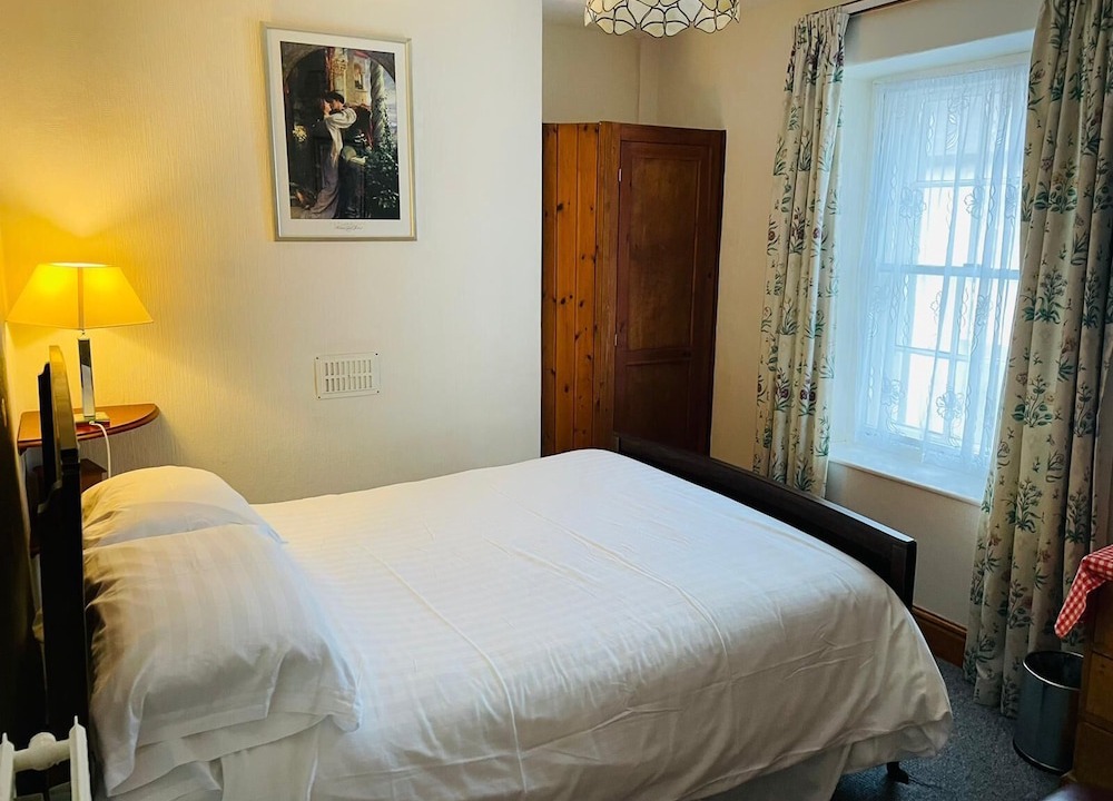 Aberaeron Bed & Breakfast | Arosfa Harbourside Guest House