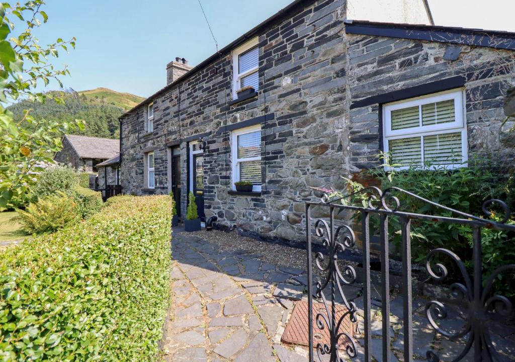 Tywyn House | Arthurs Cottage