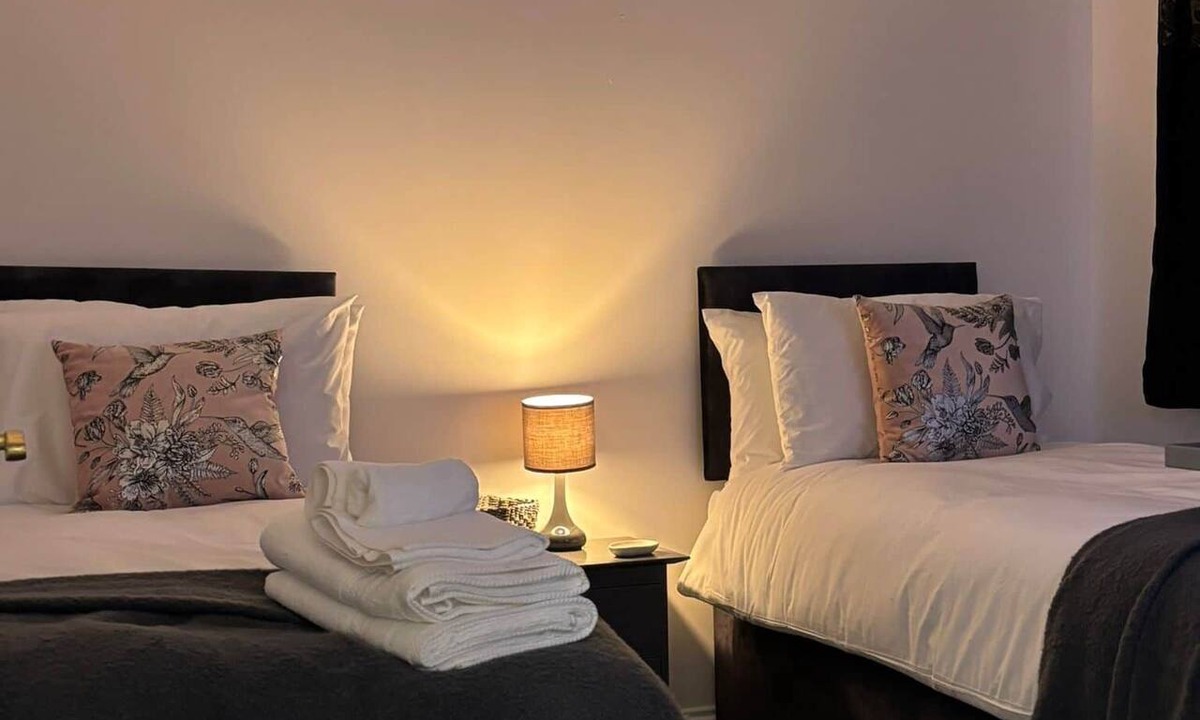 Ashford House | Ashford Work Stay Parking & M20 Nearby