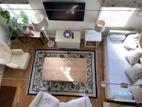 Brent Apartment | Avondale Studio