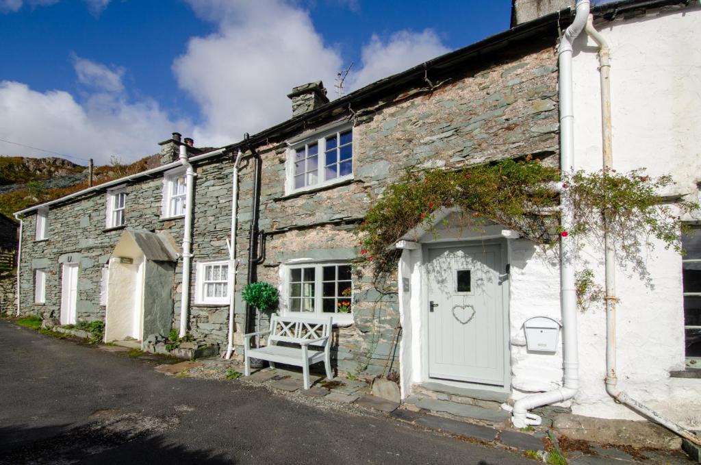 Chapel Stile House | Bank View