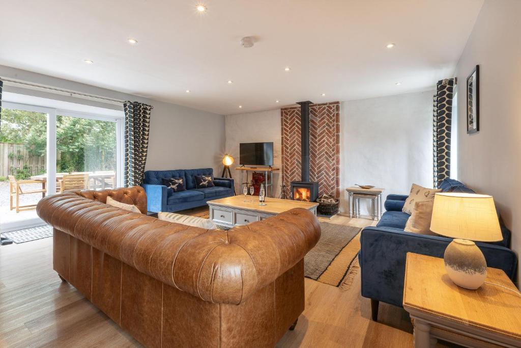 Bryngwran House | Barn Conversion I Family Get Away I Large Groups