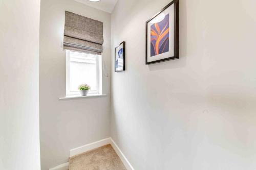 Thurnscoe House | Barnsley Stay, Work Trips, Contractors, Sleeps 7 & Parking
