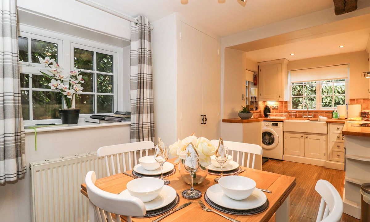 Bourton-on-the-Water Cottage | Barton Cottage