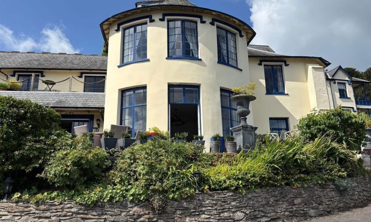Lynton Apartment | Bayview Tower, Lynton