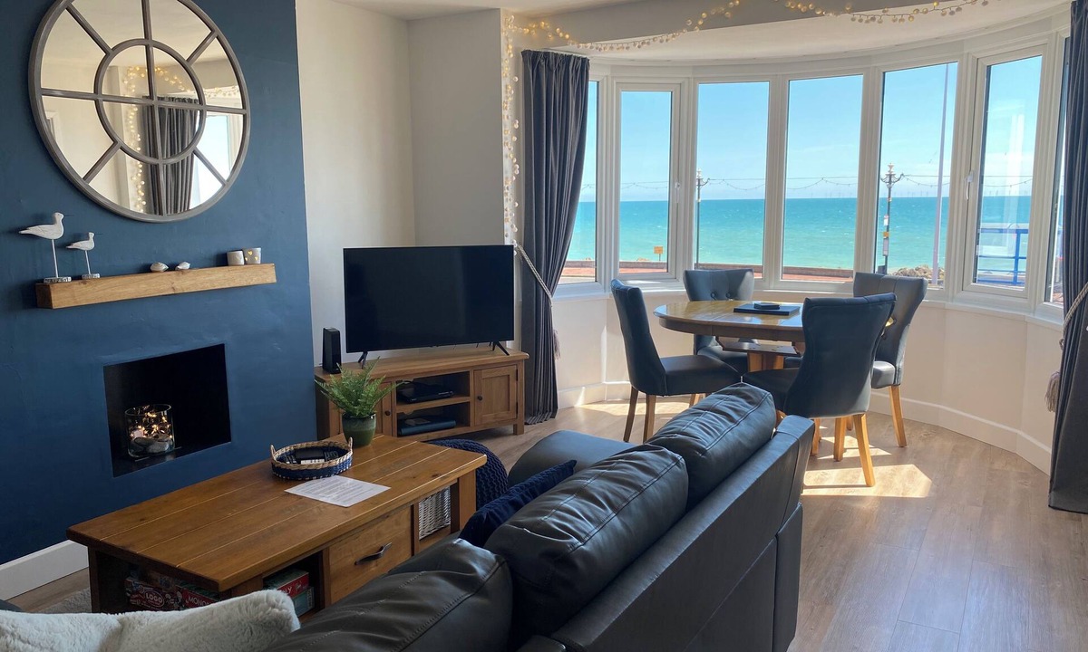 Worthing Apartment | Beach 180: Beachfront Apartment, Sea views & Private Driveway Parking