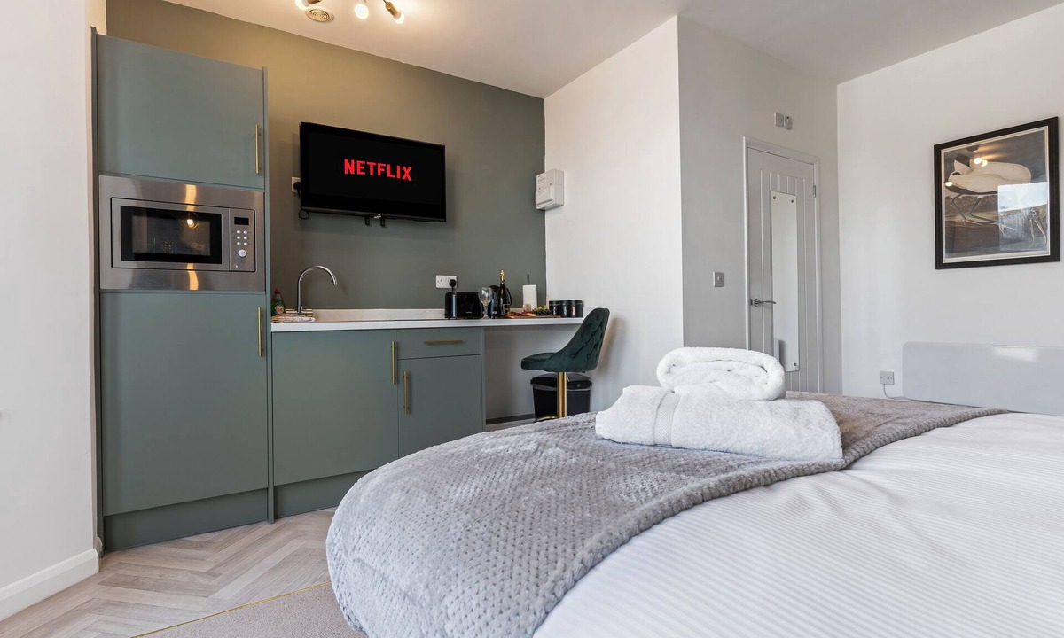 Redcar Hotel | Beachfront Aparthotel, Seaview Apartment with free parking #7