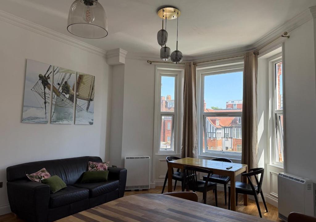West Cliff Apartment | BeachFront Gem - 1BR - Sleeps 2-4 - 2 beds - Beach 2 min walk down cliff